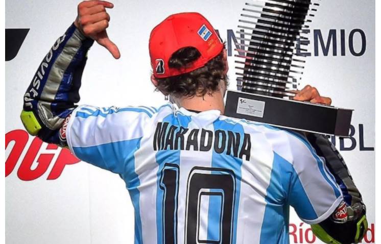 Mengingat Momen Valentino Rossi Kenakan Jersey Maradona Ketika MotoGP Argentina 2015