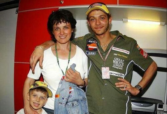 Ternyata Valentino Rossi Sering Minta Saran Ke Ibunya Soal Balapan