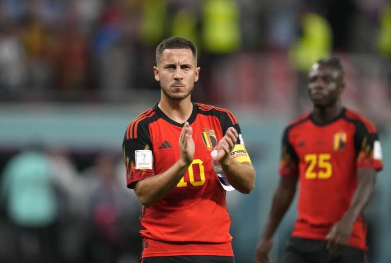 Hazard memberikan tepuk tangan pada akhir pertandingan Piala Dunia antara Kroasia dan Belgia